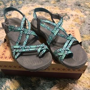 Skechers Reggae Mint Loopy Sandals